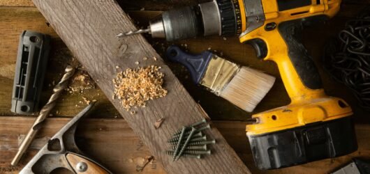 Qual a Melhor Furadeira e Parafusadeira para Ter em Casa? Análise de um Engenheiro (Guia 2025)
